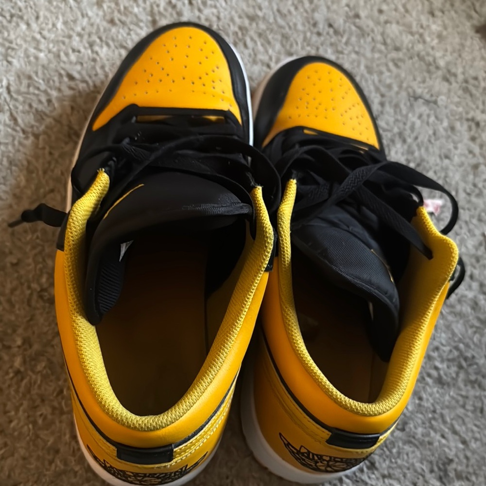Black and Yellow retro 1s lows